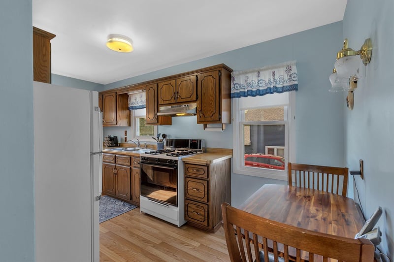 441 Meeker Ave N, Watkins, MN 55389