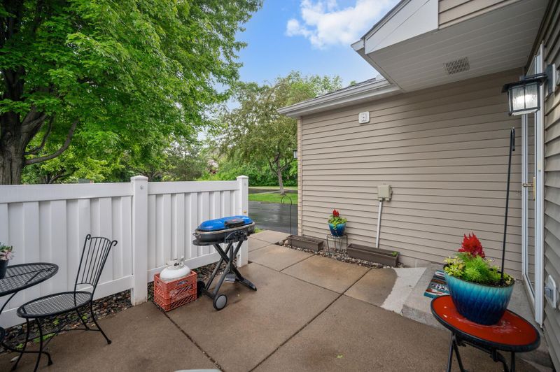 9249 Inland Ln N #26, Maple Grove, MN 55311