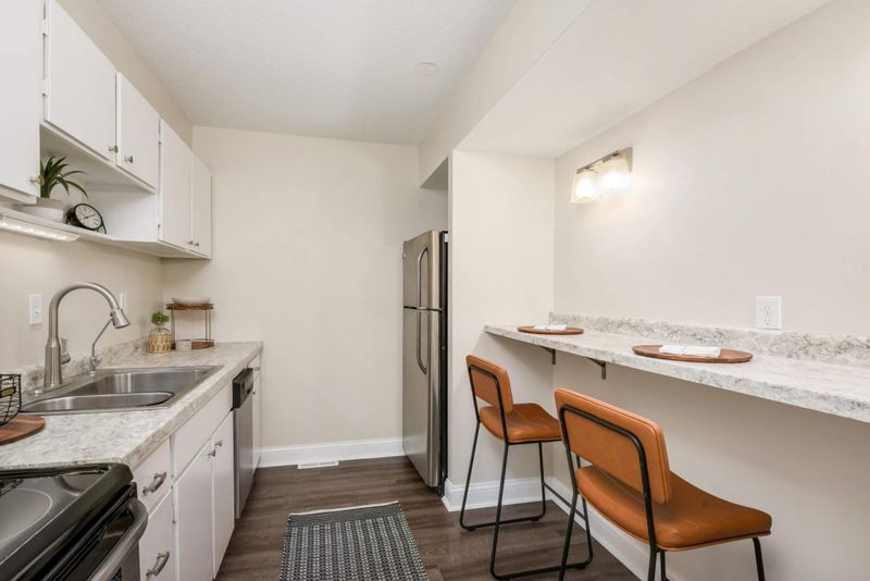 6423 Colony Way #1M, Edina, MN 55435