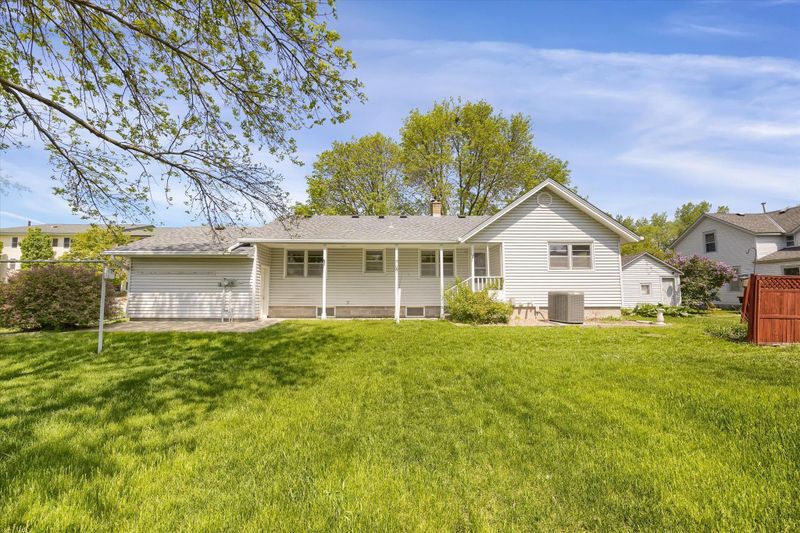 320 E 5th St, Chaska, MN 55318