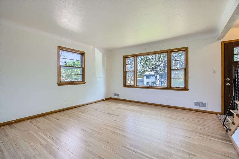 70 Orange Ave W, Saint Paul, MN 55117