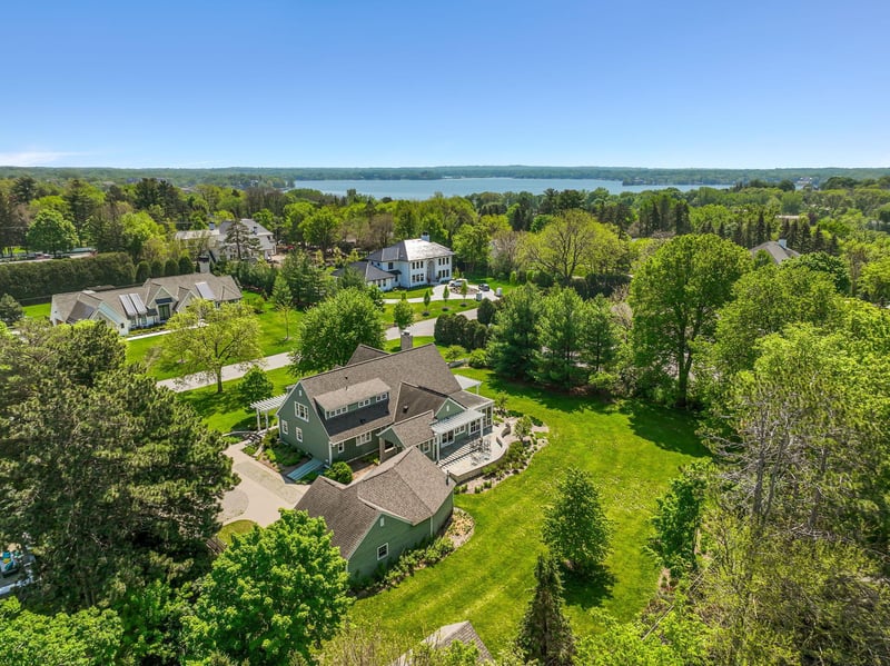 153 Lakeview Ln, Wayzata, MN 55391