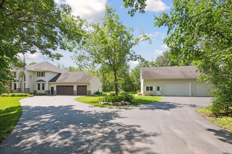 12760 Laurie Ln, Chaska, MN 55318