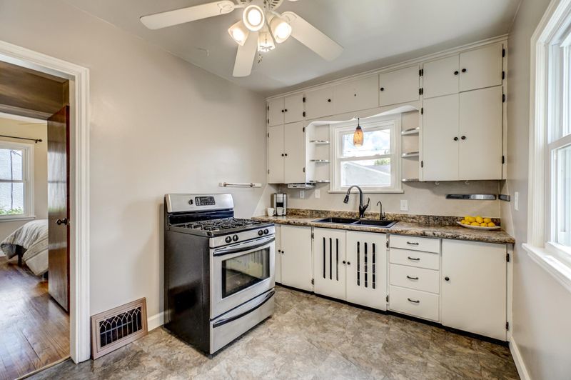 1726 Arlington Ave E, Saint Paul, MN 55106
