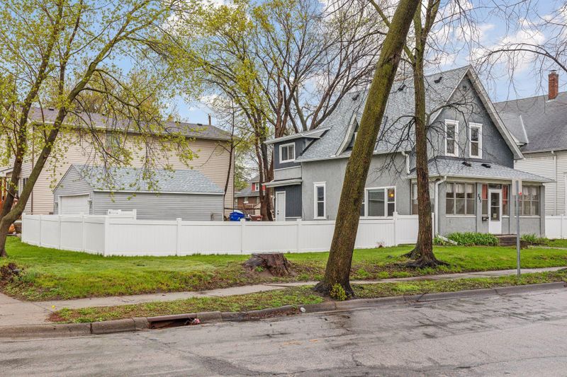 885 Case Ave E, Saint Paul, MN 55106