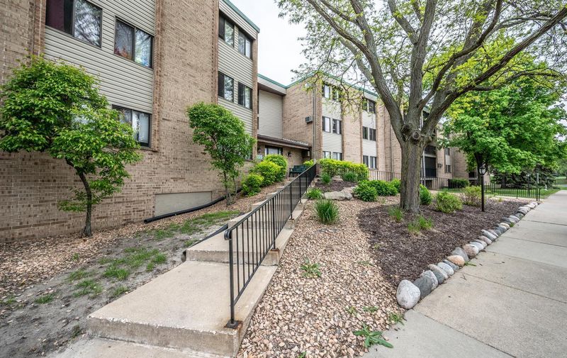 1855 Silver Bell Rd #209, Eagan, MN 55122