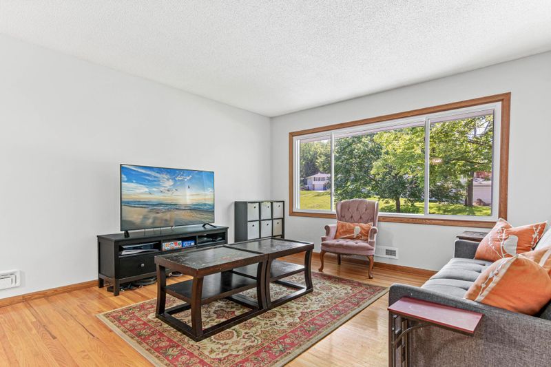 2412 W 107th St, Bloomington, MN 55431