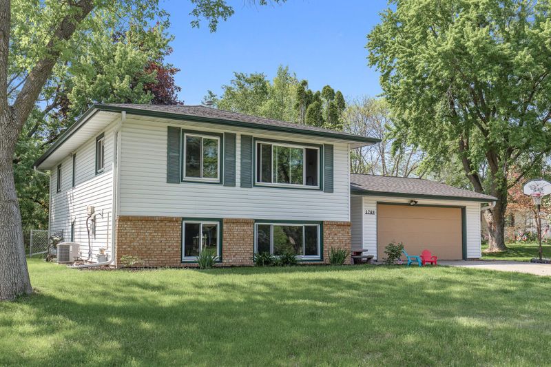 1789 Serpentine Dr, Eagan, MN 55122