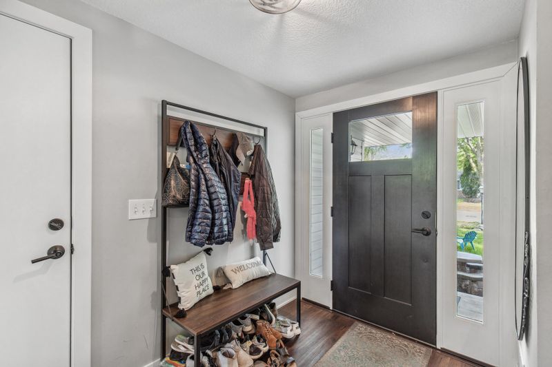 1789 Serpentine Dr, Eagan, MN 55122