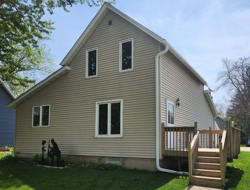 205 2nd St NE, Hayfield, MN 55940