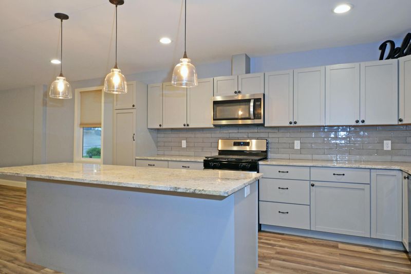 698 Desoto St, Saint Paul, MN 55130