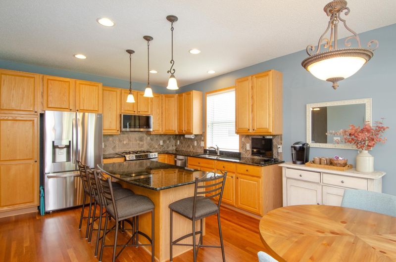 9523 Dell Rd, Eden Prairie, MN 55347