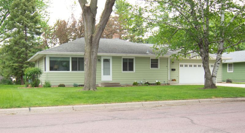 120 Meadow Ln, Mankato, MN 56001