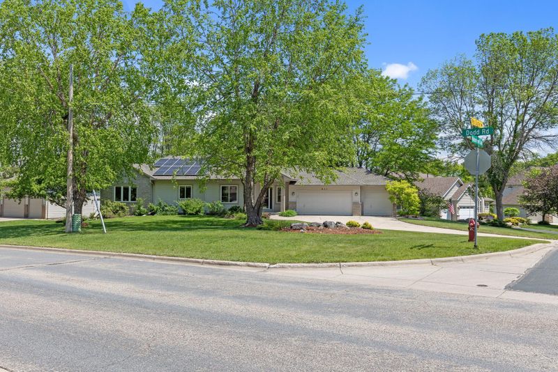 671 Waterview Cv, Eagan, MN 55123