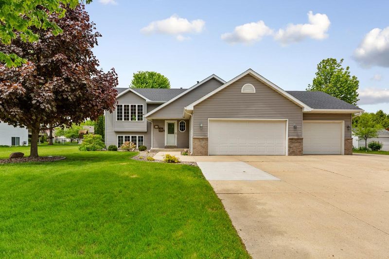 1960 Sunlight Ave SE, Owatonna, MN 55060