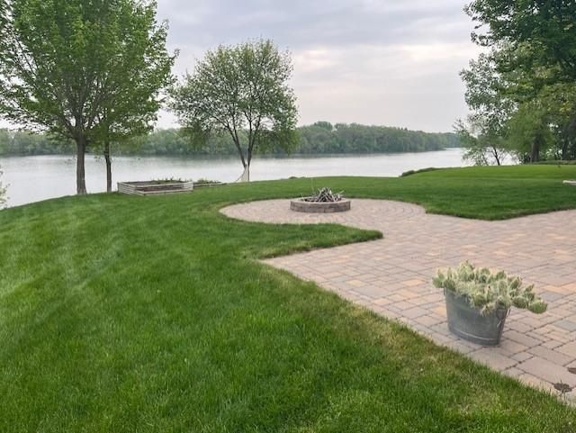 1185 W Shore Dr SW, Hutchinson, MN 55350