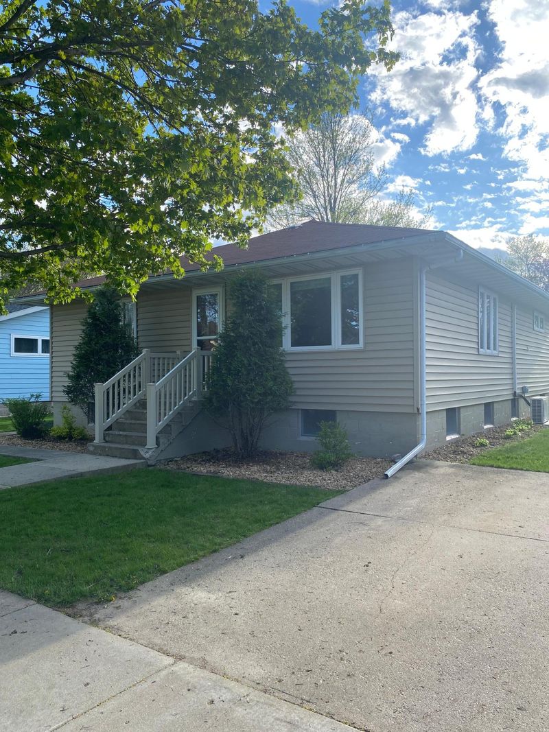 305 Prospect St, Milroy, MN 56263