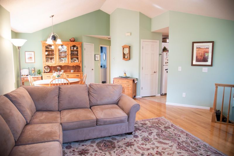 2060 Burke Ave E, North Saint Paul, MN 55109