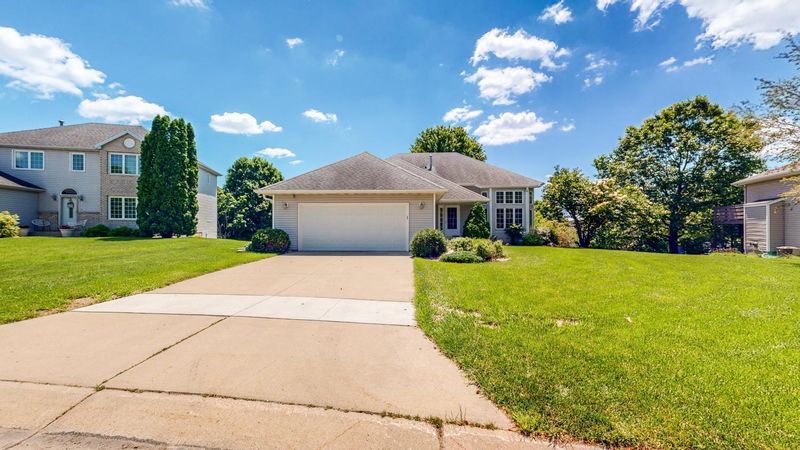 5910 Danvers Ln NW, Rochester, MN 55901