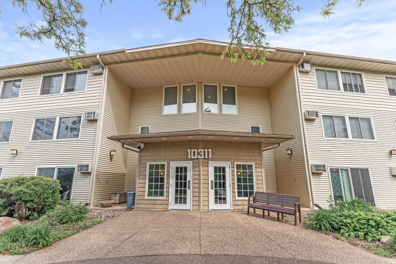 10311 Cedar Lake Rd #204, Minnetonka, MN 55305