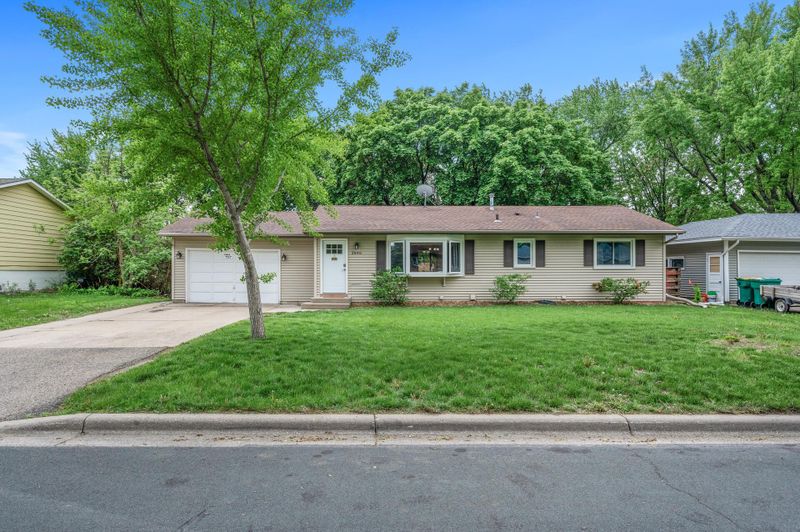 2046 Jade Ln, Eagan, MN 55122