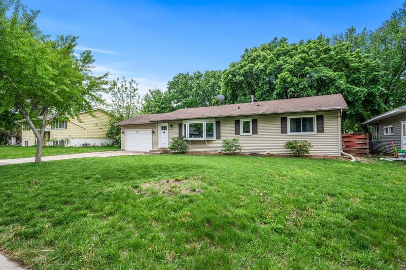 2046 Jade Ln, Eagan, MN 55122
