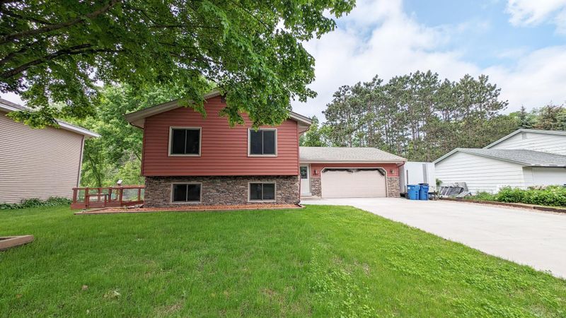 4265 Heritage Dr, Vadnais Heights, MN 55127