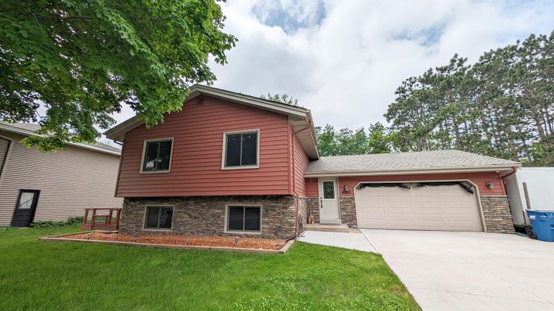 4265 Heritage Dr, Vadnais Heights, MN 55127