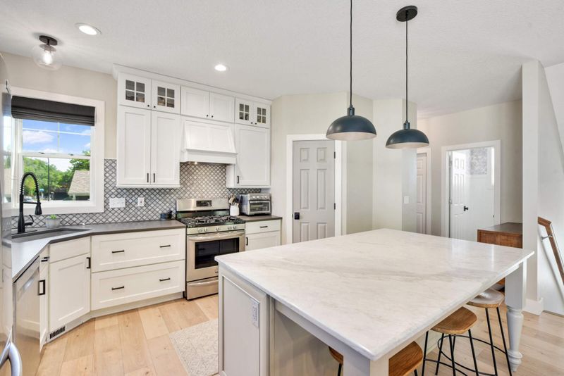 625 Van Buren St NE, Minneapolis, MN 55413