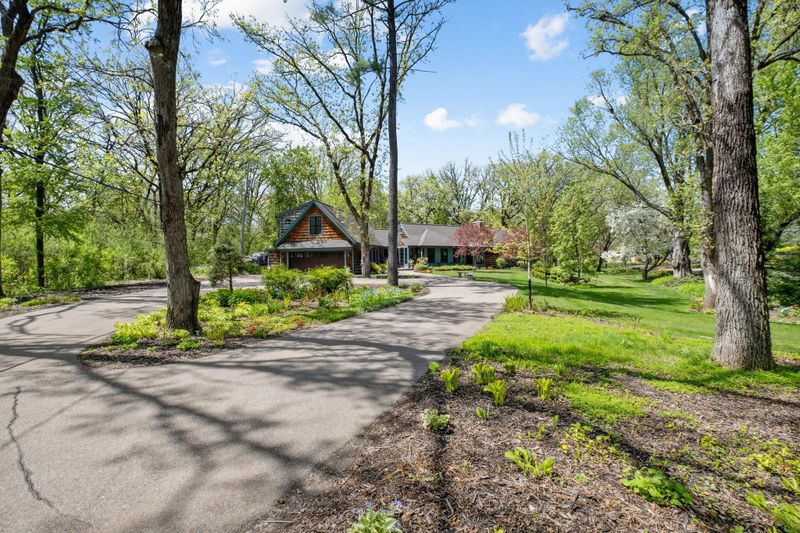 7 Saint Albans Rd E, Hopkins, MN 55305