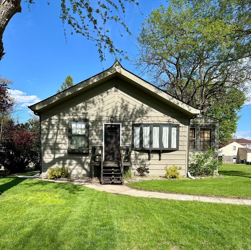 1433 5th Ave, Windom, MN 56101
