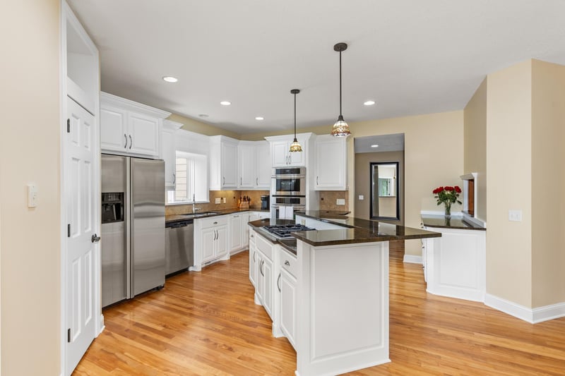 8640 Kelzer Pond Dr, Victoria, MN 55386