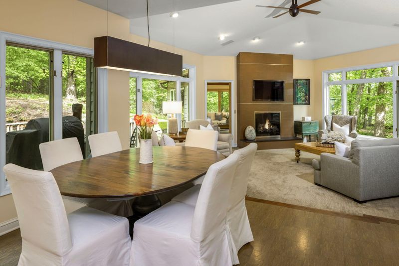 11650 Timberline Rd, Minnetonka, MN 55305
