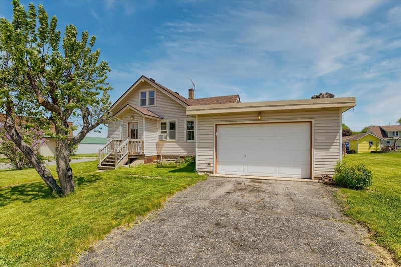 420 Bluejay Ave, Mayer, MN 55360
