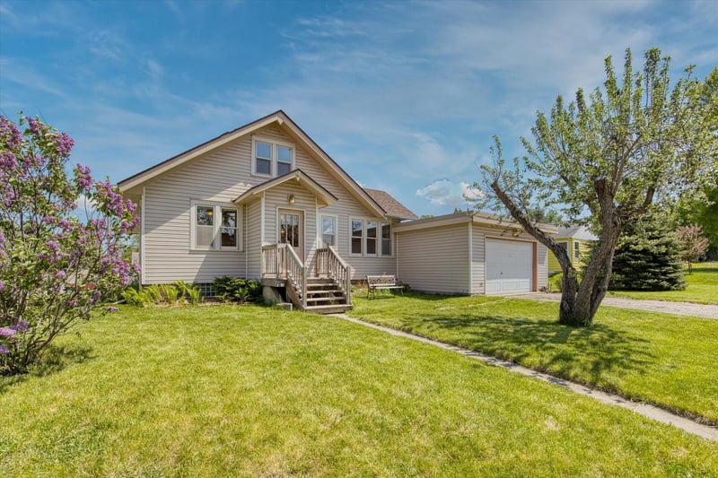 420 Bluejay Ave, Mayer, MN 55360
