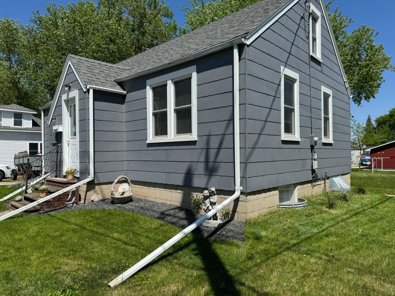 909 Linn Ave, Owatonna, MN 55060