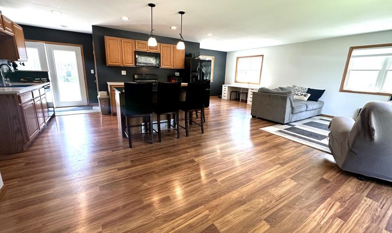 529 S 5th St, La Crescent, MN 55947