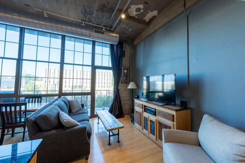 1901 E Hennepin Ave #206, Minneapolis, MN 55413