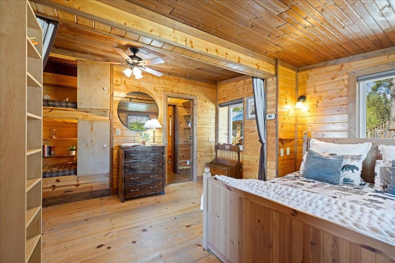 10409 Norway Pine Rd, Side Lake, MN 55781