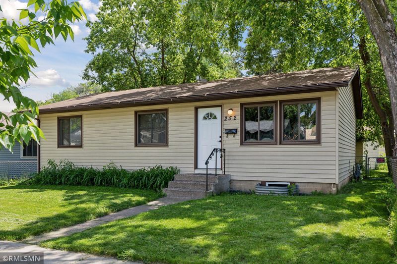 252 Robie St E, Saint Paul, MN 55107