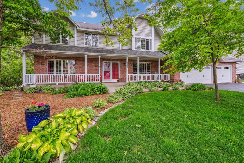 8937 Gould Rd, Eden Prairie, MN 55347