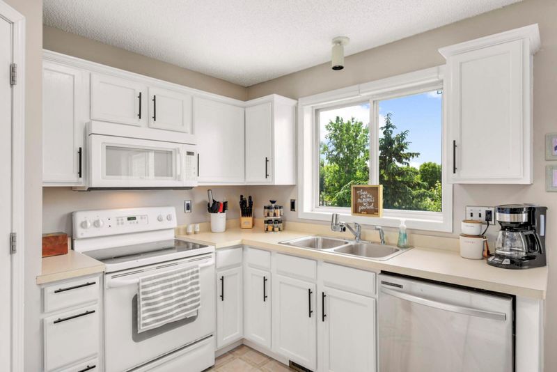 1236 Willow Trl, Farmington, MN 55024
