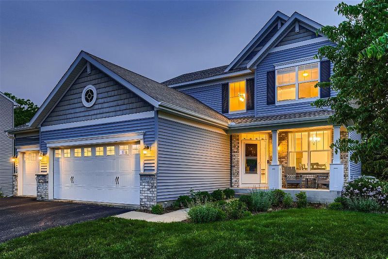 4898 Hamlet Way N, Oakdale, MN 55128