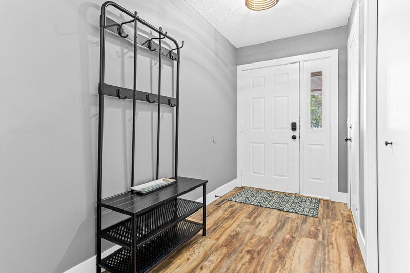 1884 Deer Hills Trl, Eagan, MN 55122