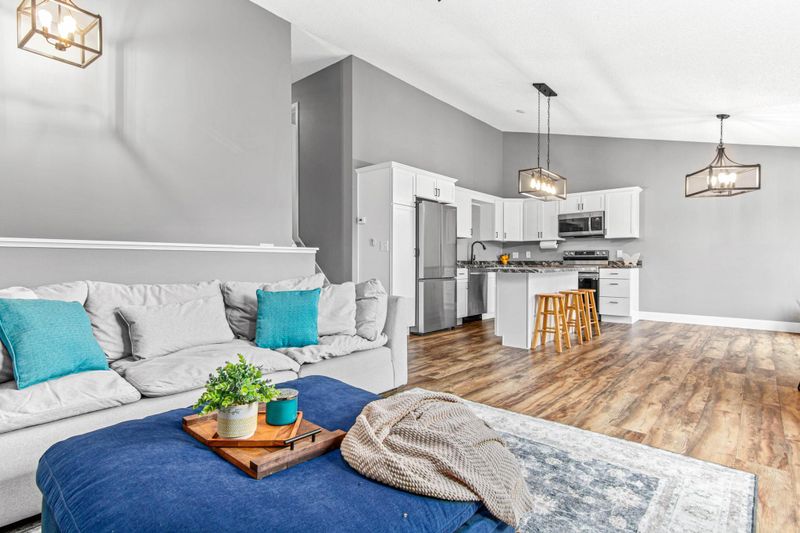 1884 Deer Hills Trl, Eagan, MN 55122