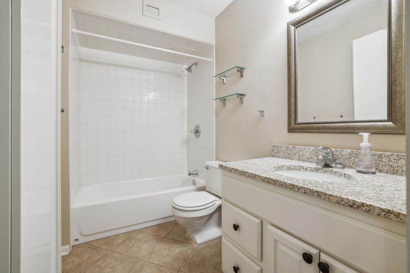 1181 Edgcumbe Rd #410, Saint Paul, MN 55105
