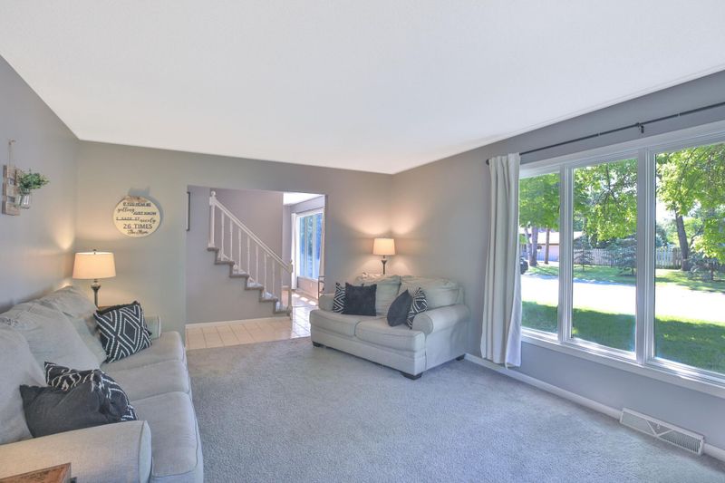 12 Crestview Bay, Faribault, MN 55021