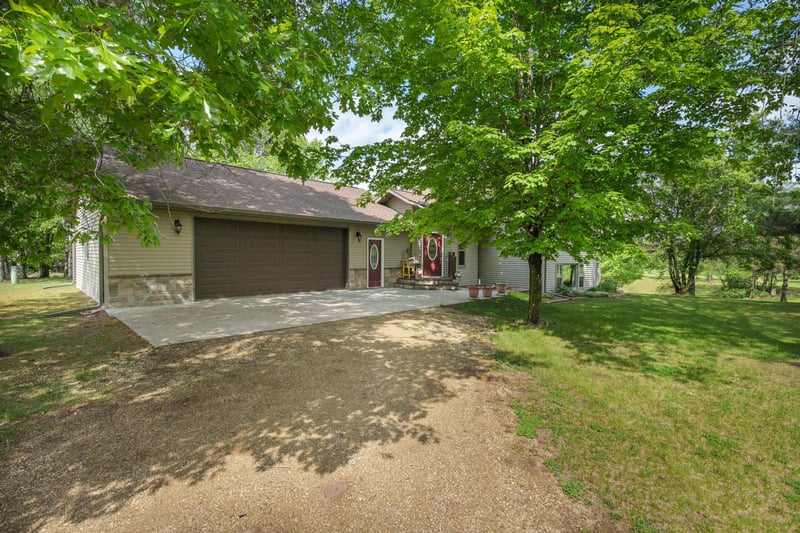 N6836 River Ridge Ln, Durand, WI 54736