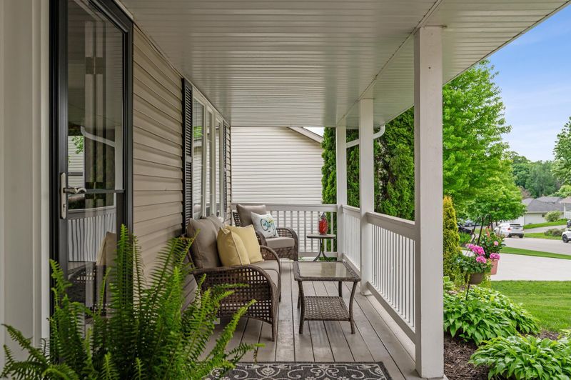 215 Jaspers Cir S, Chaska, MN 55318