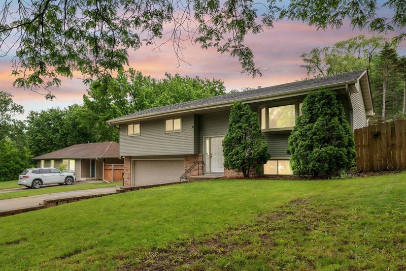 1501 Circle Dr, Burnsville, MN 55337